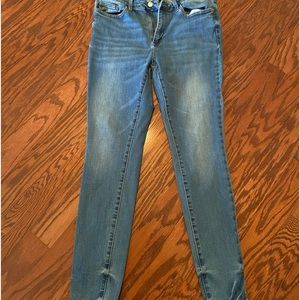 Judy Blue Light Wash Skinny 13/31 GUC